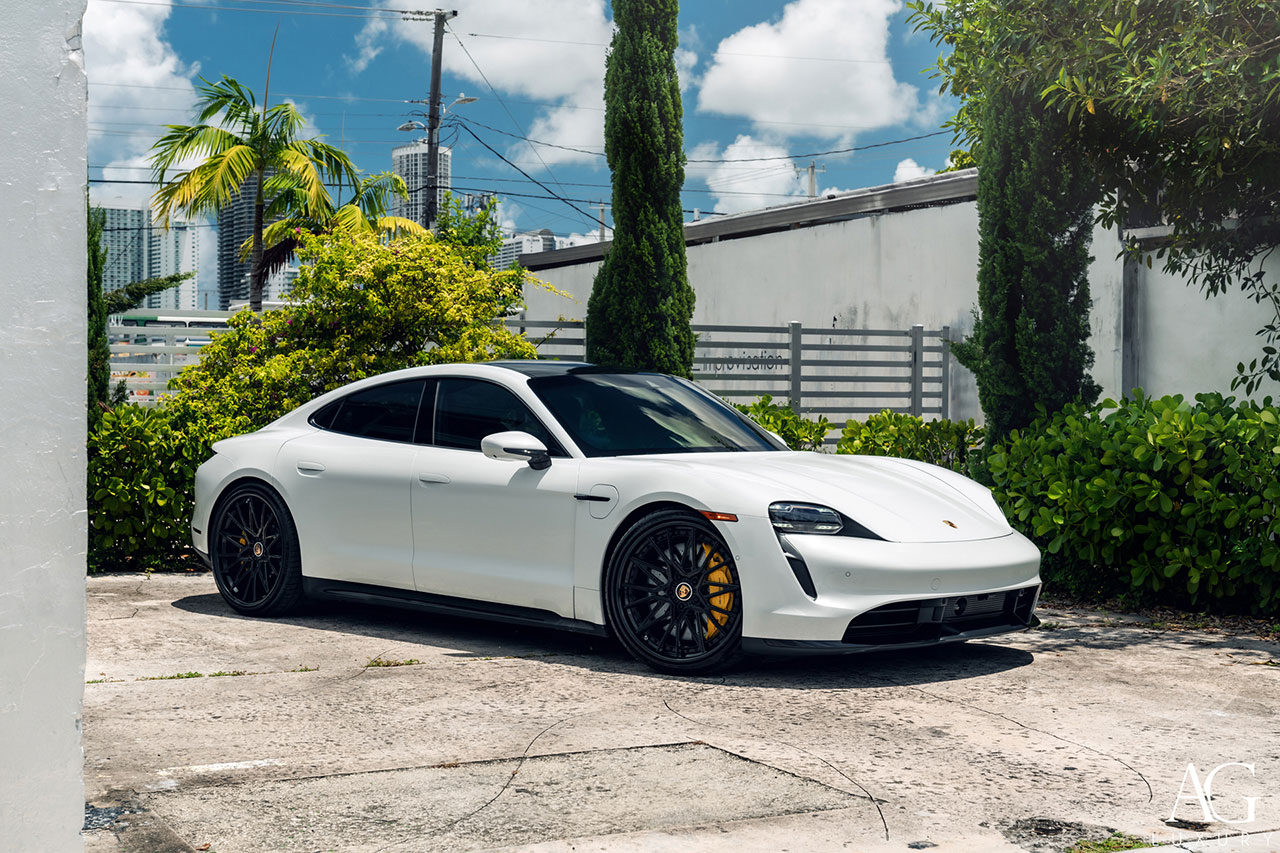 posrche-taycan-turbo-s-agl58-gloss-black-agluxury-wheels-14